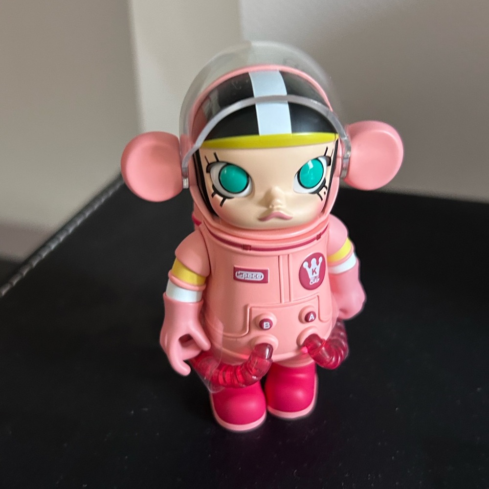 Pop Mart figurine_ Molly PEACH - Picture 3 of 17